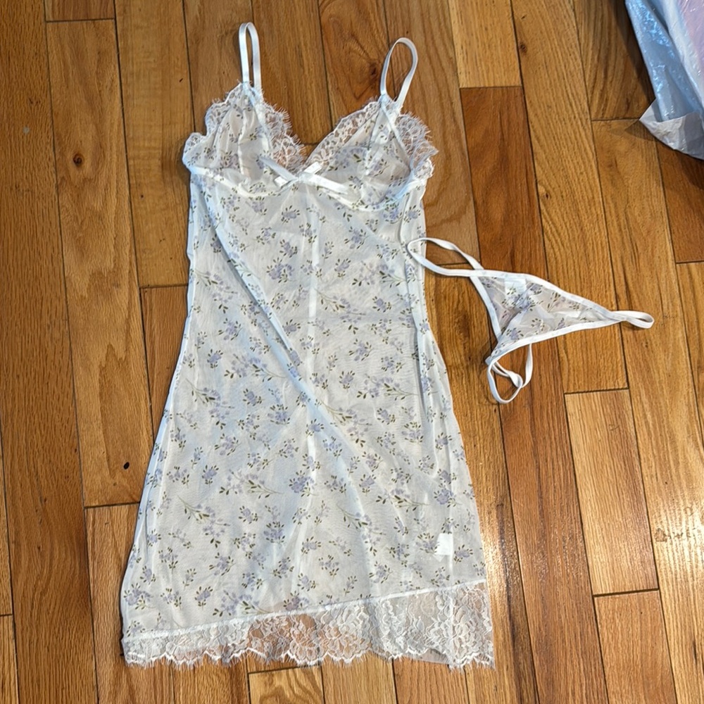 Elegant White Lace Nightgown Set